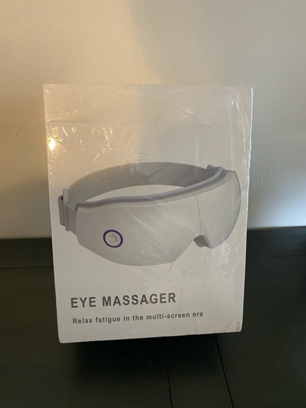 Eye Massager in White with Light Gray Trim
